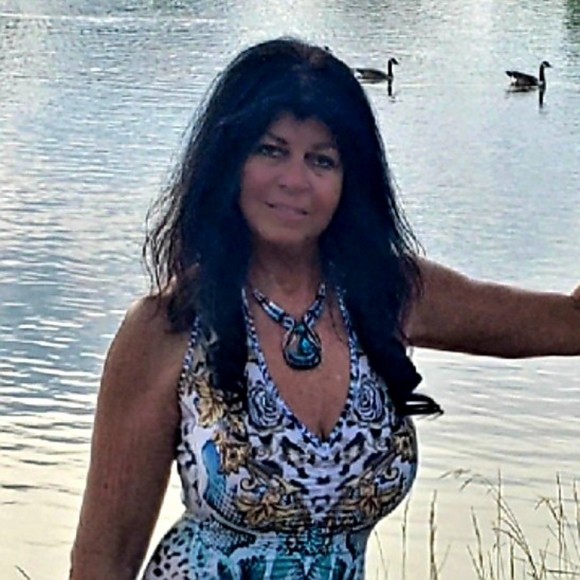 Meet your Posher, Debra - Picture 1 of 1